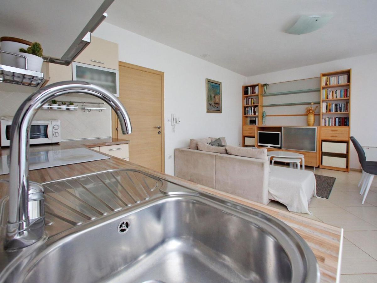 Sun-Kissed Apartment In Bibinje With Garden ห้อง รูปภาพ