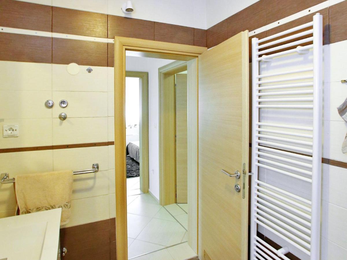 Sun-Kissed Apartment In Bibinje With Garden ห้อง รูปภาพ